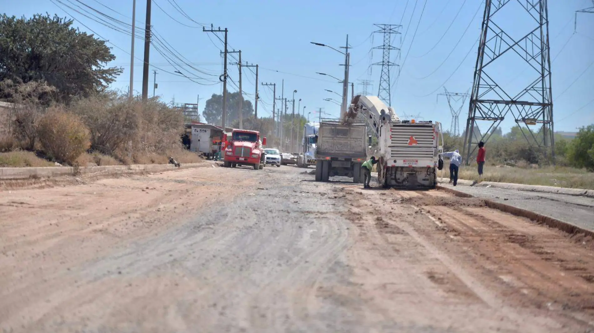 trabajos en la calle CFE de la zona industrial